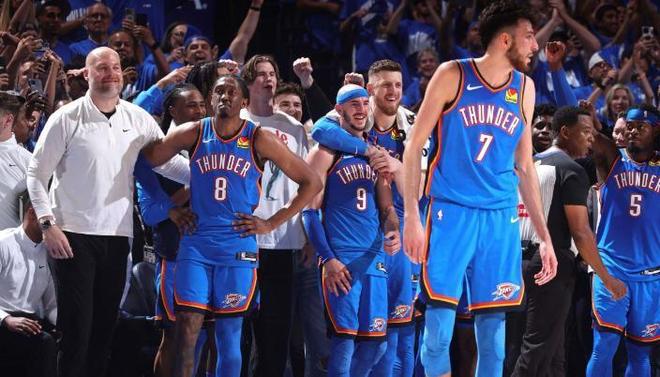 并通过纵向 并通过纵向